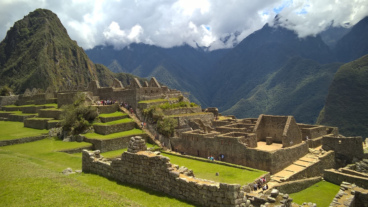 préparez votre trek au machu picchu avec notre guide complet : conseils pratiques, équipement nécessaire et astuces pour une aventure inoubliable au cœur des andes.